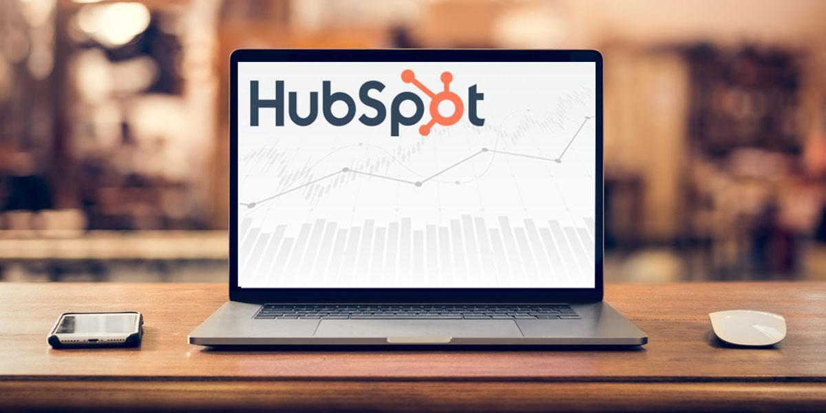 Laptop met HubSpot op het scherm