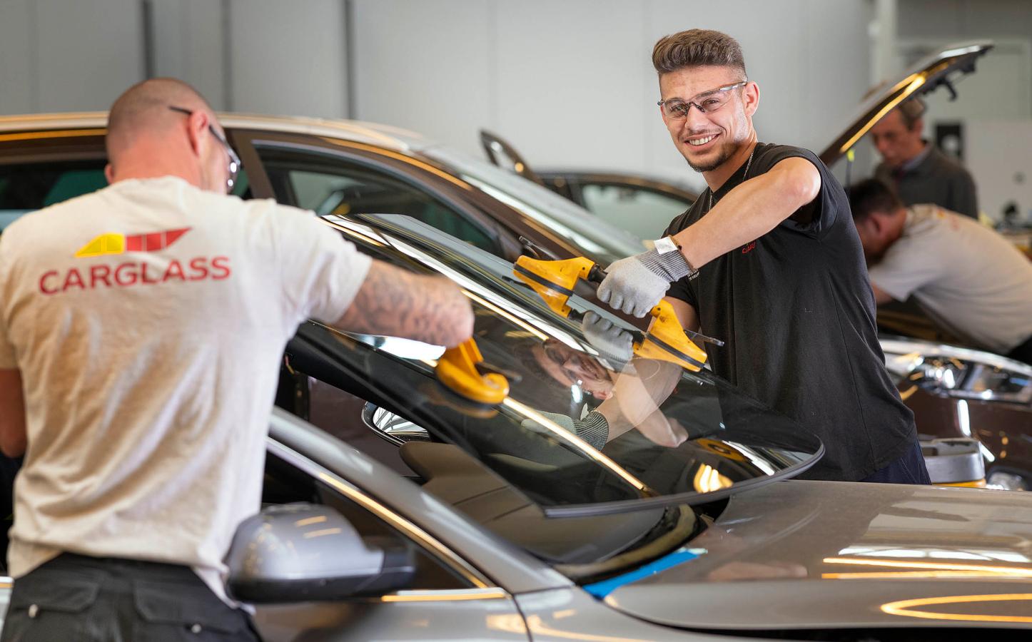 Carglass employees at work