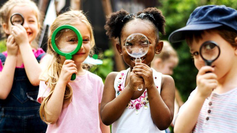 kids with magnifying glasses